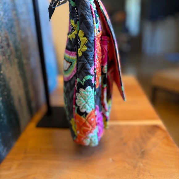 Vera Bradley Retired 2014 Vintage Ziggy Zinnia Floral Crossbody Bag (EUC) - Picture 13 of 15